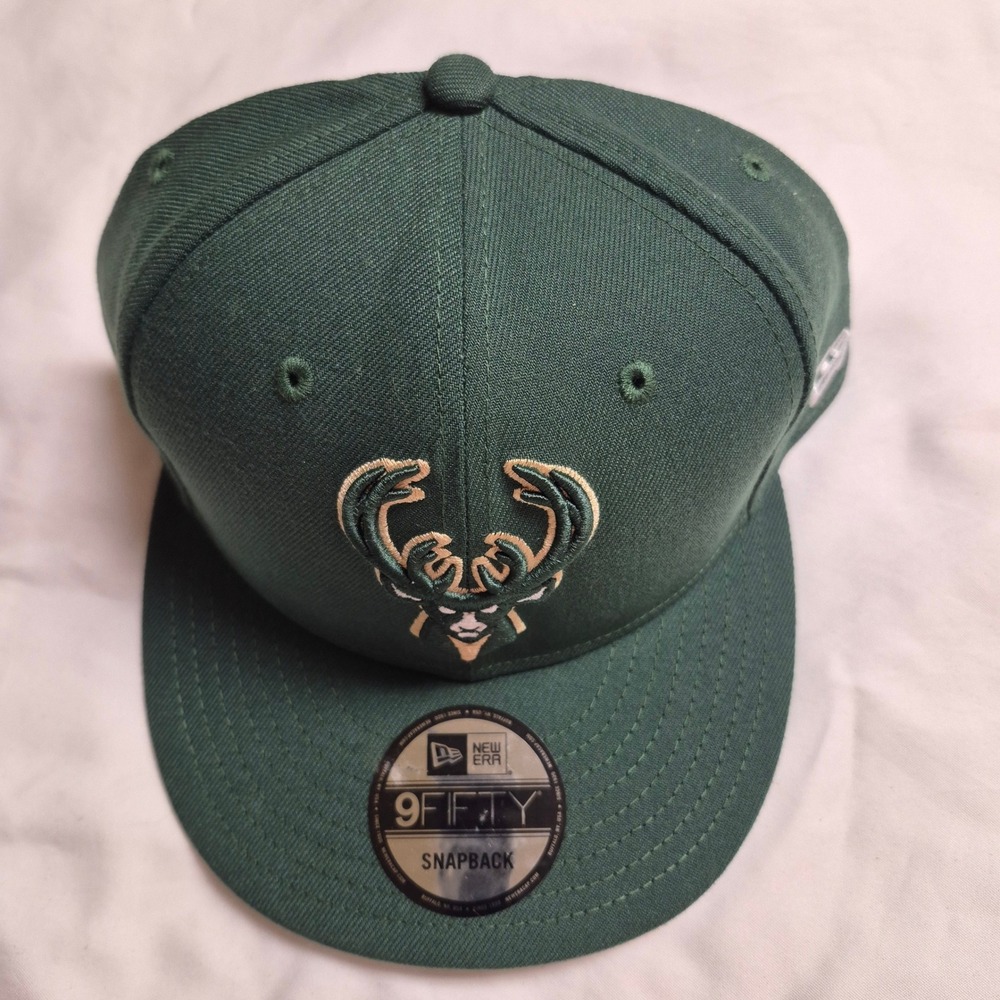 New Era 9FIFTY Milwaukee Bucks Snapback Hat Mens NBA Green Flat Brim Cap